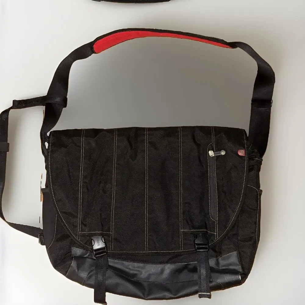 booq Boa Nerve Laptop Messenger Bag Black 15.6” MacBook Bike Commuter 20x17